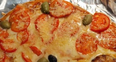 Pizza napolitana con mozzarella