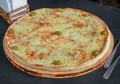 Muzzarella 32 cm + 6 empanadas