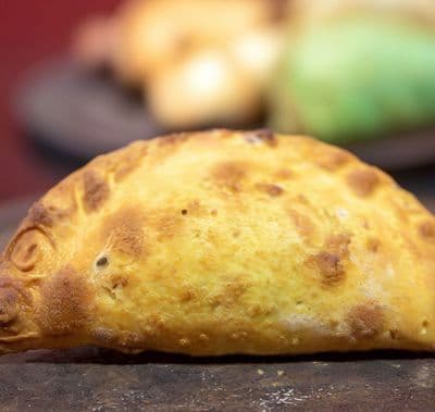 Empanada pollo al curry