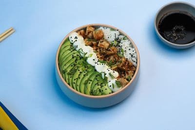 Sushi salad pollo teri