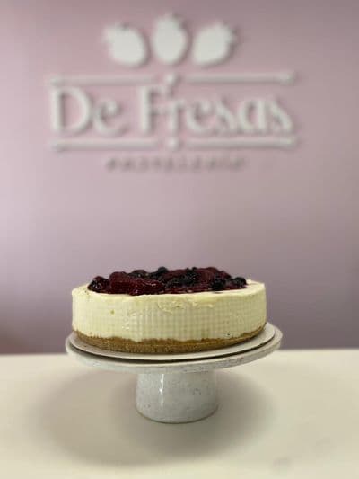 Postre cheesecake frutos rojos