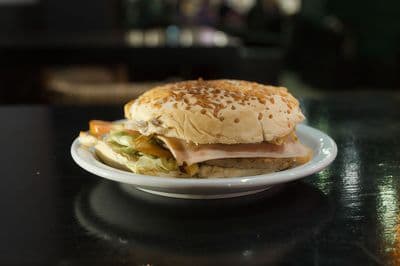 Hamburguesa barbacoa con papas