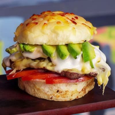 Promo - 2 hamburguesas con palta y papas fritas