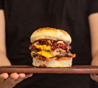 Hamb con cheddar y panceta