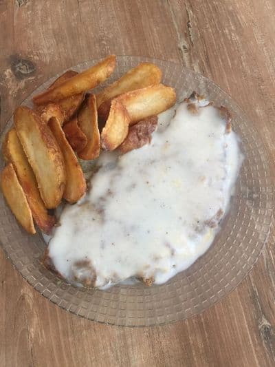 Vianda mila con salsa blanca