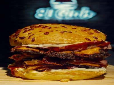 Burger del club + papas