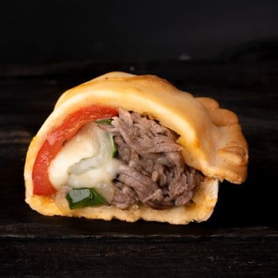 Empanada De Vacio Y Provoleta