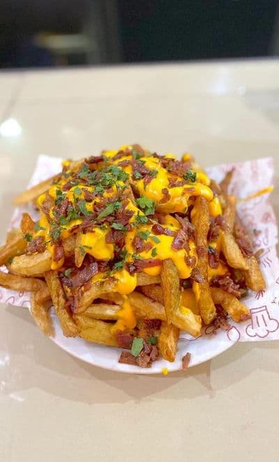 Papas cheddar, con panceta y muzzarella grande