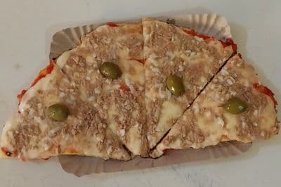 1/2 pizza muzzarella con atún